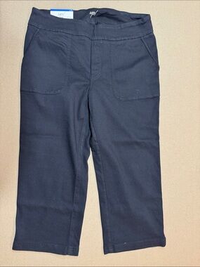 up! Black Women's Pull-On Capris with Front Patch Pockets